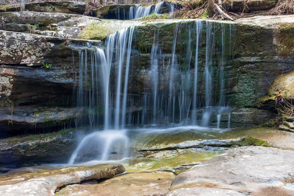 美国伊利诺伊州肖尼国家森林的伯顿瀑布美景 — 图库照片