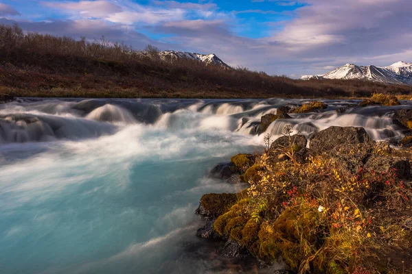 Vacker Landskap Scen Bruarfoss Vattenfall Stenar Mot Blå Molnig Himmel — Stockfoto