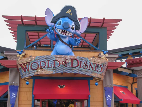 Bright Spring Day World Disney Shops Big Stitch Statue Entrance — Stock Photo, Image