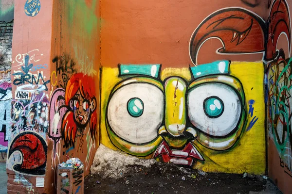 Plano Graffiti Social Pinturas Arte Callejero Bob Esponja Otros Personajes — Foto de Stock