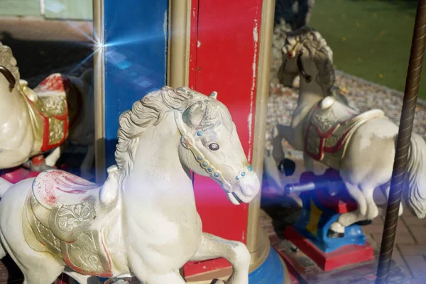 Primer Plano Pony Juguete Junto Ventana Cristal —  Fotos de Stock