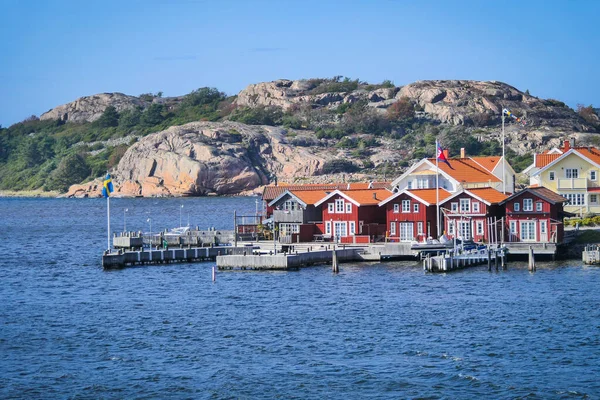 Piękny Widok Wioskę Rybacką Kolorowymi Domami Skaftoe Grundsund Szwecja — Zdjęcie stockowe