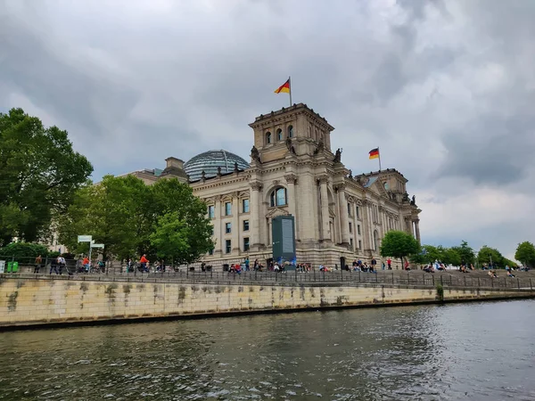 Beautiful Shot Bundestag Reichstag Spree River Cloudy Sky Daytime Berlin — Stock Photo, Image