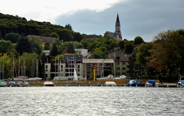 Pohled Jezero Město Annecy Úpatí Kopce Francii — Stock fotografie