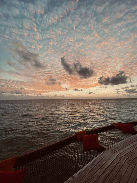 Vue Une Jetée Bois Bord Mer Avec Des Rayons Soleil — Photo