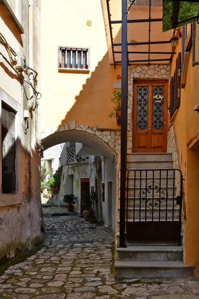 Tiro Vertical Uma Rua Estreita Aldeia Medieval Pietramelara Província Caserta — Fotografia de Stock