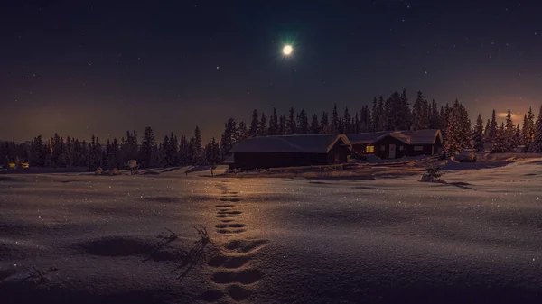 Uma Noite Inverno Com Lua Céu Escuro Fundo Noruega — Fotografia de Stock