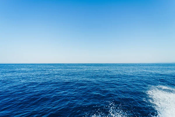Mavi Gökyüzünün Altındaki Bir Yolcu Gemisinden Güzel Bir Deniz Manzarası — Stok fotoğraf