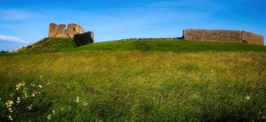 İskoçya 'daki Moray Laich' inde bulunan Duffus Kalesi 'nin güzel bir görüntüsü.