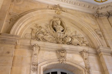 Dijon 'daki tarihi binanın güzel iç mimari detayları. Burgundy, Fransa.