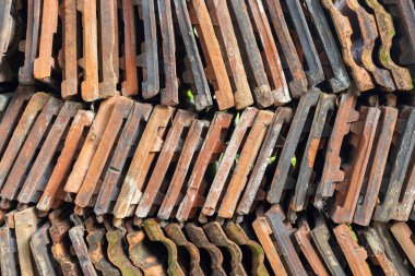 Sri Lanka 'da bir günde çok sayıda çatı kiremitinin yakın plan çekimi.