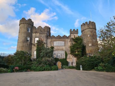 Antik bir kalenin ön görüntüsü