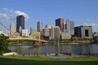Pittsburgh şehrinin şehir merkezinin ufuk çizgisi manzarası, ABD