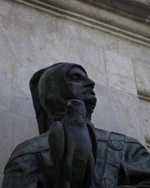 Eine Flache Aufnahme Der Statue Des Historikers Galeotto Marzio Königlichen — Stockfoto