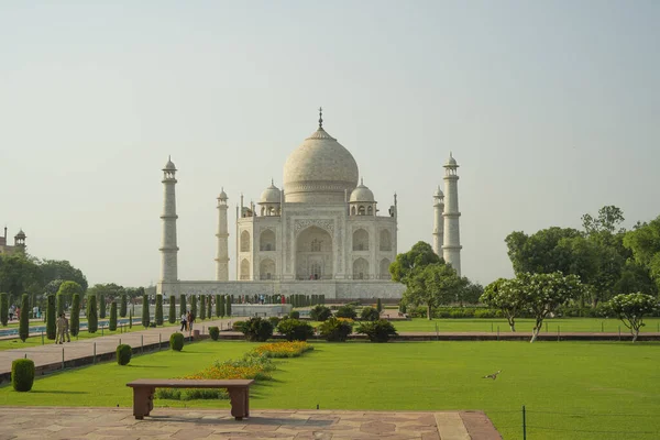 Die Schöne Aussicht Auf Das Taj Mahal Einem Sonnigen Tag — Stockfoto