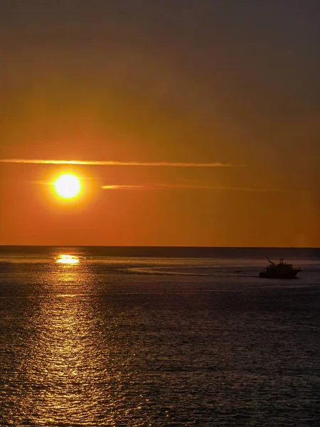 Une Scène Coucher Soleil Lumineux Avec Soleil Qui Brille Brillamment — Photo