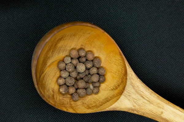 Top View Shot Organic Allspice Whole Seeds Wooden Black Background — Stock Photo, Image