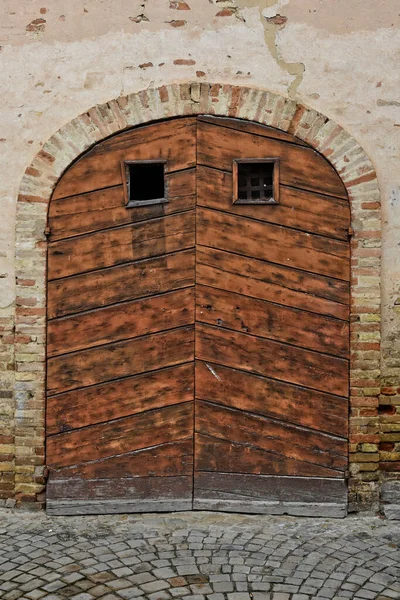 Bejárati Ajtó Egy Középkori Ház Montecosaro Egy Régi Város Marche — Stock Fotó