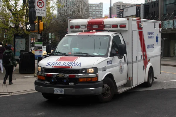 Een Gehaaste Ambulance Auto Straat Van Vancouver British Columbia Canada — Stockfoto