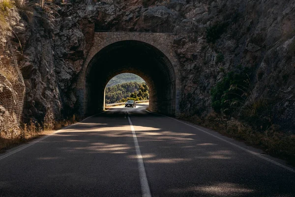Krásný Záběr Horského Silničního Tunelu Slunečného Dne Mallorca Španělsko — Stock fotografie
