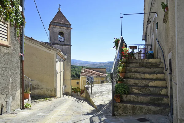 Una Calle Estrecha Pueblo Calvello Región Basilicata Italia —  Fotos de Stock