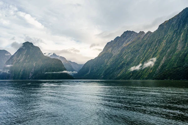 Breathtaking View Milford Sounds Fiord New Zealand Cloudy Day — Stock Photo, Image