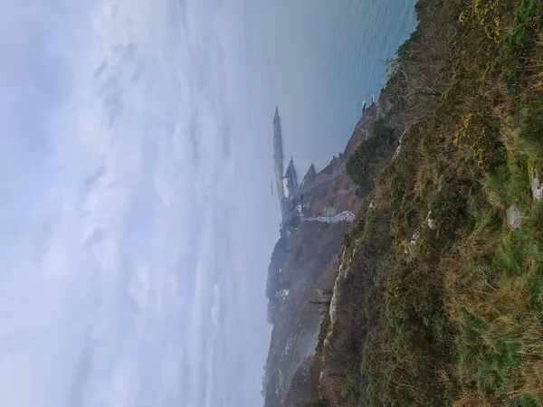 Una Vista Panorámica Las Montañas Orilla Del Mar — Foto de Stock