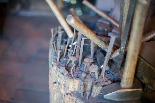 Closeup Shot Old Nails Hammers Wood Stump Blacksmith Shop — Stock Photo, Image