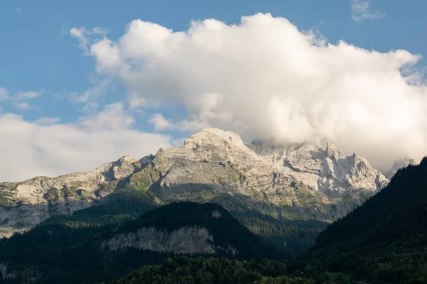 Uma Vista Fascinante Uma Bela Paisagem Montanhosa — Fotografia de Stock