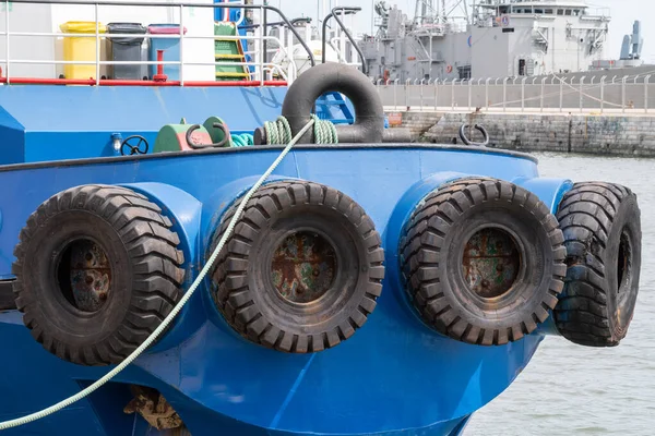Enorme Remolcador Azul Muelle Diseñado Para Empujar Remolcar Barcazas Barcos —  Fotos de Stock