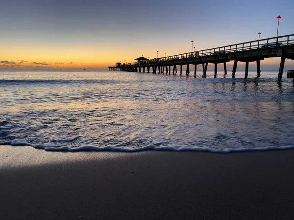 Схід Сонця Східному Узбережжі Атлантичного Океану Флориди Риболовним Пірсом — стокове фото