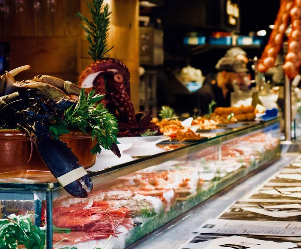 Eine Kühlvitrine Mit Meeresfrüchten Supermarkt — Stockfoto