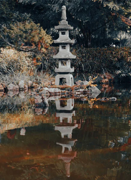 Una Bella Vista Della Pagoda Giapponese Sassosa Nella Foresta Con — Foto Stock