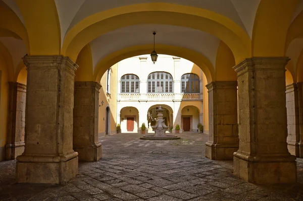 Melfi Küçük Bir Sokak Talya Nın Basilicata Bölgesinde Bir Şehir — Stok fotoğraf