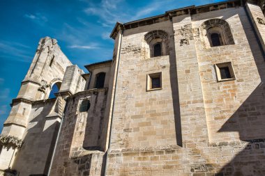 İspanya 'daki Gotik Cuenca katedralinin bir dış cephesi.