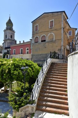 İtalya 'nın Campania bölgesindeki Santa Croce del Sannio köyünün dikey görüntüsü.