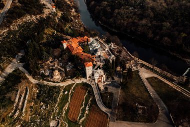 Trebinje Bosna-Hersek 'teki Tvrdos Manastırı' nın en iyi manzarası