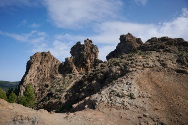 Gran Canaria adasında Roque Nublo 'nun güzel bir resmi.