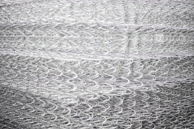 Gri metalik kabloların desenli arka planı