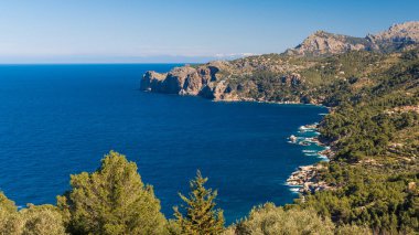 Güneş ışığıyla Balear Adaları 'nın güzel bir manzarası