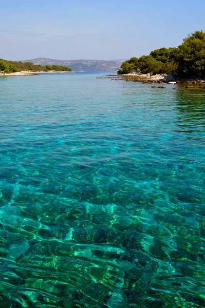 クロアチアのスプリットにある島のウォーターフロント — ストック写真