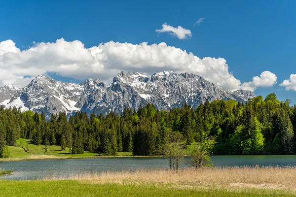 Ein Blick Auf Den Geroldsee Und Das Karwendelgebirge Bayern — Stockfoto
