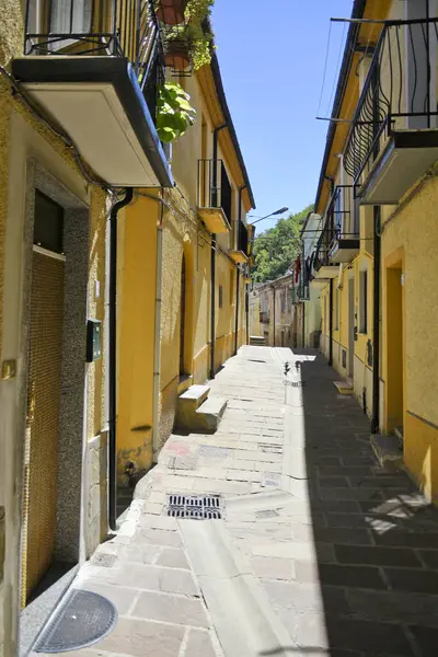 Een Verticale Opname Van Een Smalle Straat Calvello Dorp Basilicata — Stockfoto