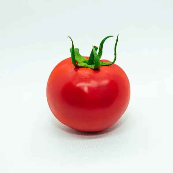 Tomate Isolado Sobre Fundo Branco — Fotografia de Stock