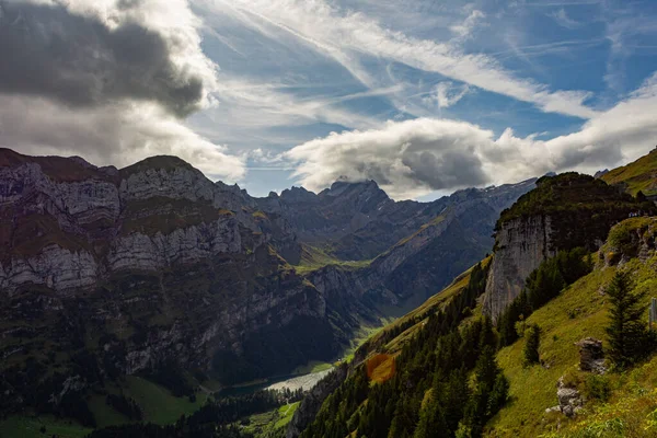 Une Vue Imprenable Sur Les Montagnes Avec Une Belle Nature — Photo