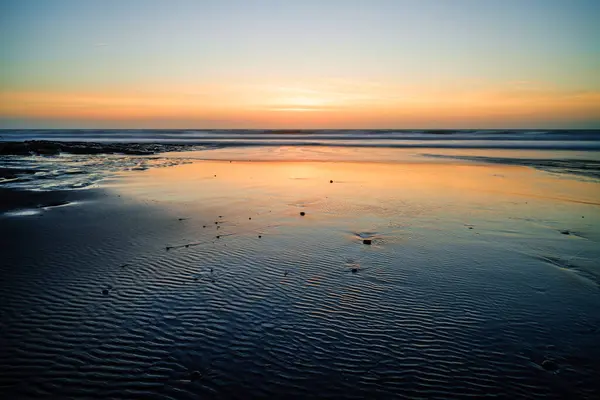 Naturskön Över Återspeglingen Solnedgången Havet Waiiti Beach Nya Zeeland — Stockfoto