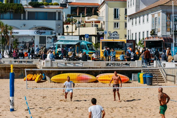 Zbliżenie Ludzi Grających Siatkówkę Plaży Ciepły Słoneczny Dzień — Zdjęcie stockowe