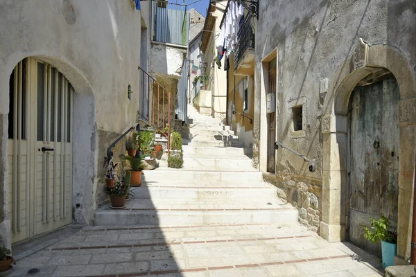 Una Calle Estrecha Galdo Italia —  Fotos de Stock