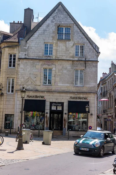 Vertikální Záběr Staré Fasády Budovy Architektura Dijonu Francie — Stock fotografie