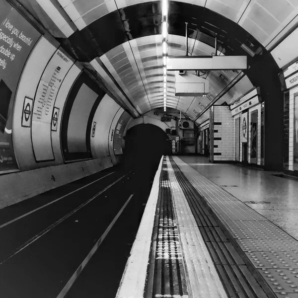 Grayscale Shot London Underground Tube Station Tracks — Stock Photo, Image